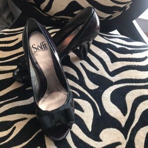 Royal purple patent with peep toe by SOFT size 9